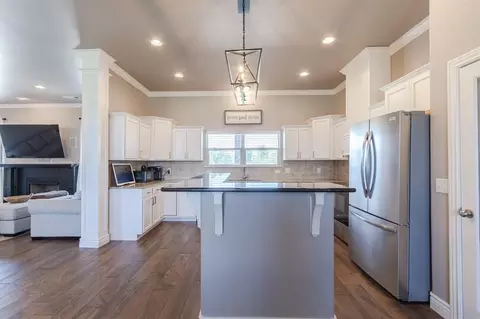 Kitchen - 4721 SE 34th St, Moore, OK 73165 photo 2 of 3