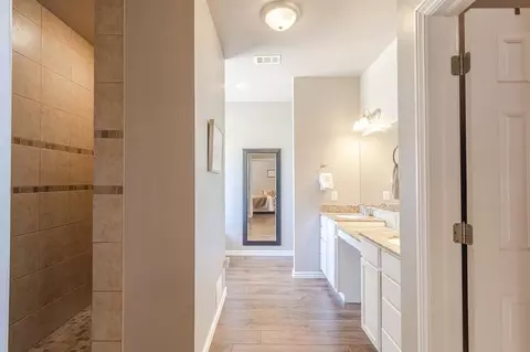 Entry Way - 4721 SE 34th St, Moore, OK 73165 photo 2 of 2