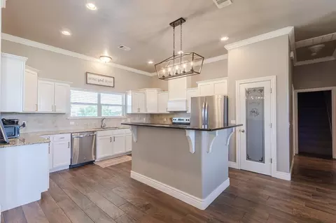 Kitchen - 4721 SE 34th St, Moore, OK 73165 photo 1 of 3
