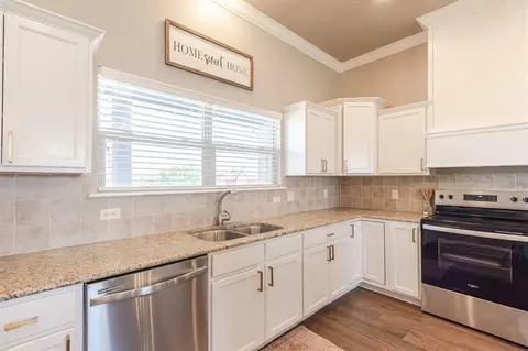 Kitchen - 4721 SE 34th St, Moore, OK 73165 photo 3 of 3