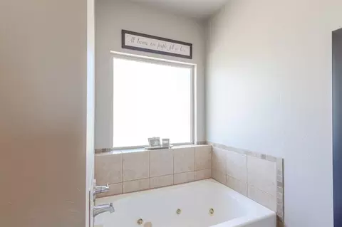 Bath - 4721 SE 34th St, Moore, OK 73165 photo 2 of 5