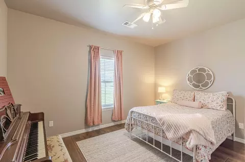 Bedroom - 4721 SE 34th St, Moore, OK 73165 photo 3 of 7
