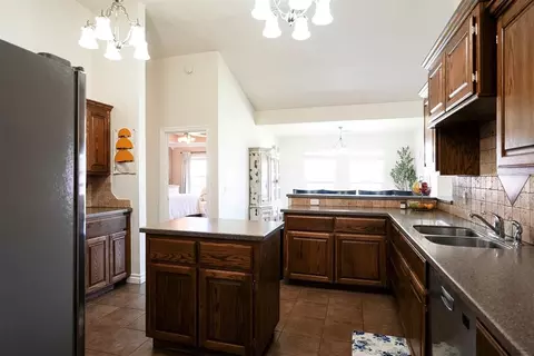 Kitchen - 2819 Deer Run, Altus, OK 73521 photo 3 of 3