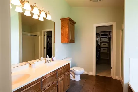 Bath - 2819 Deer Run, Altus, OK 73521 photo 1 of 7