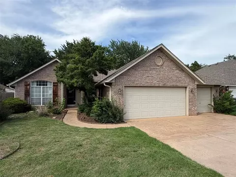 1801 Del Simmons Dr, Edmond, OK 73003