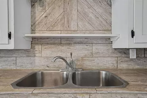 Kitchen - 1016 E Liveoak St, Altus, OK 73521 photo 1 of 1