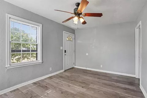 Living - 1016 E Liveoak St, Altus, OK 73521 photo 2 of 2