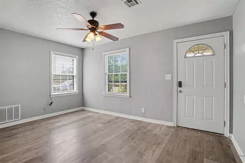 Living - 1016 E Liveoak St, Altus, OK 73521 photo 1 of 2