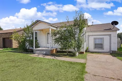 Exterior - 1016 E Liveoak St, Altus, OK 73521 photo 2 of 4