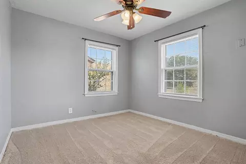 Bedroom - 1016 E Liveoak St, Altus, OK 73521 photo 3 of 4