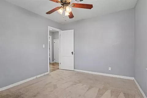 Bedroom - 1016 E Liveoak St, Altus, OK 73521 photo 2 of 4