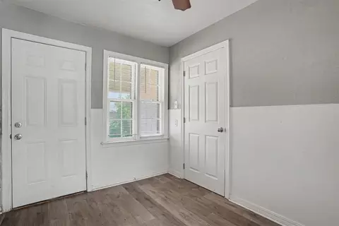 Entry Way - 1016 E Liveoak St, Altus, OK 73521 photo 3 of 4