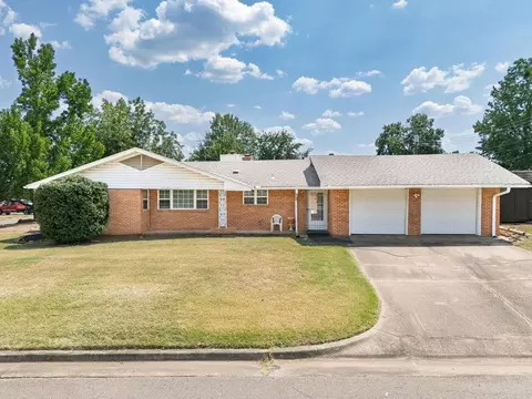 1848 N Pennsylvania Ave, Shawnee, OK 74804