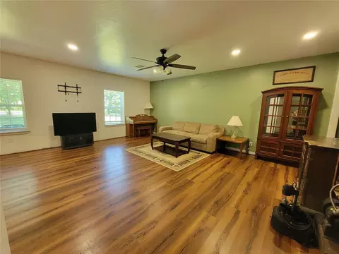Living - 2913 NE 120th St, Norman, OK 73026 photo 2 of 3