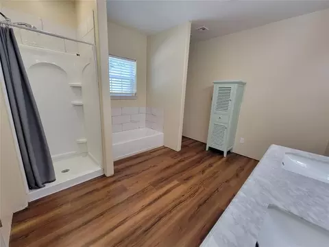 Bath - 2913 NE 120th St, Norman, OK 73026 photo 7 of 7