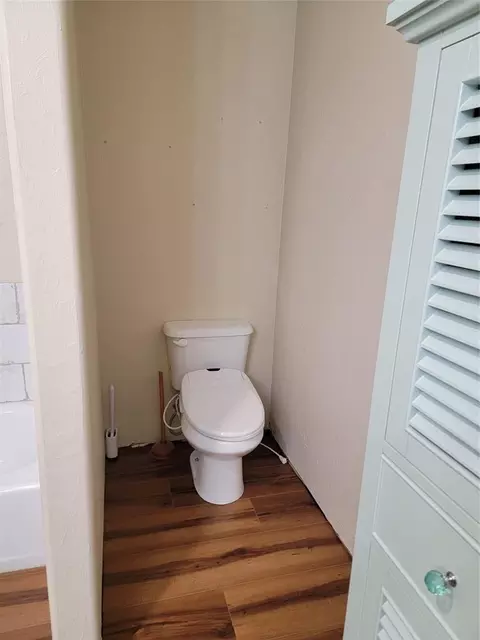 Bath - 2913 NE 120th St, Norman, OK 73026 photo 5 of 7