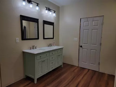 Bath - 2913 NE 120th St, Norman, OK 73026 photo 1 of 7