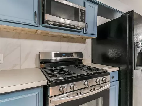 Kitchen - 305 SE 1st St, Tuttle, OK 73089 photo 6 of 6