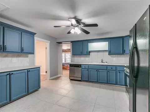 Kitchen - 305 SE 1st St, Tuttle, OK 73089 photo 1 of 6