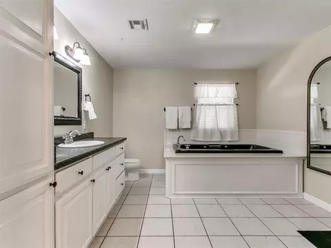 Bath - 305 SE 1st St, Tuttle, OK 73089 photo 3 of 5
