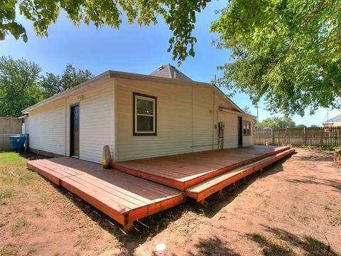 Exterior - 305 SE 1st St, Tuttle, OK 73089 photo 4 of 12