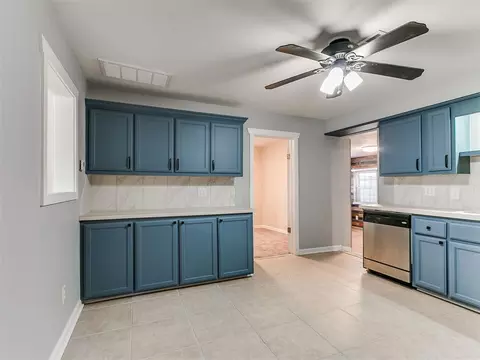 Kitchen - 305 SE 1st St, Tuttle, OK 73089 photo 2 of 6