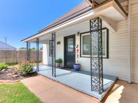 Exterior - 305 SE 1st St, Tuttle, OK 73089 photo 11 of 12