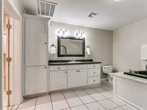 Bath - 305 SE 1st St, Tuttle, OK 73089 photo 5 of 5