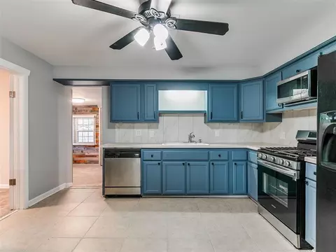 Kitchen - 305 SE 1st St, Tuttle, OK 73089 photo 3 of 6