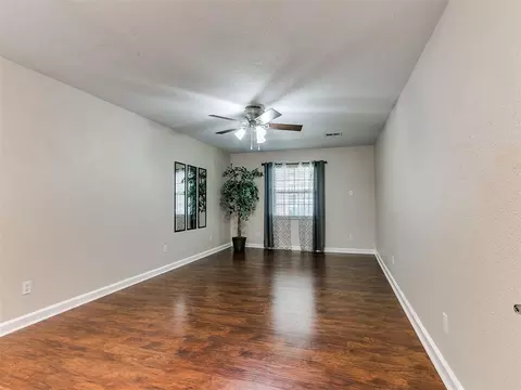 Living - 305 SE 1st St, Tuttle, OK 73089 photo 4 of 5