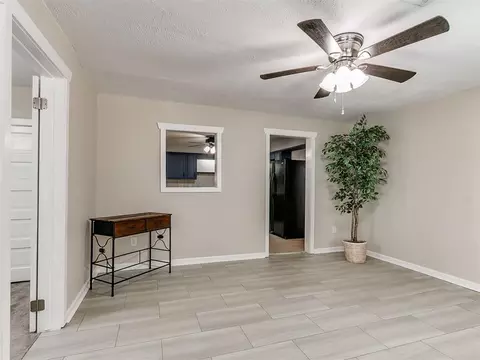 Living - 305 SE 1st St, Tuttle, OK 73089 photo 3 of 5