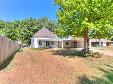 Exterior - 305 SE 1st St, Tuttle, OK 73089 photo 2 of 12