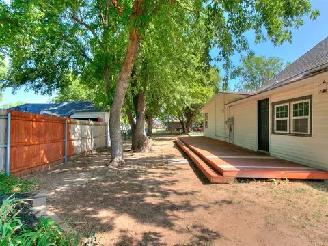 Exterior - 305 SE 1st St, Tuttle, OK 73089 photo 6 of 12