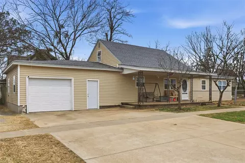 523 N 2nd Ave, Stroud, OK 74079