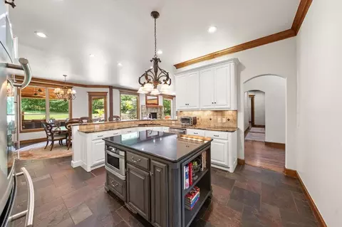 Kitchen - 6508 Hackberry Trl, Edmond, OK 73034 photo 2 of 5