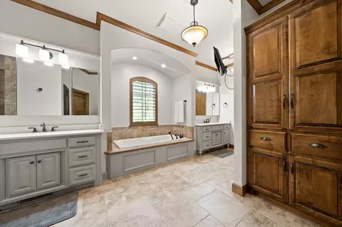 Bath - 6508 Hackberry Trl, Edmond, OK 73034 photo 1 of 10