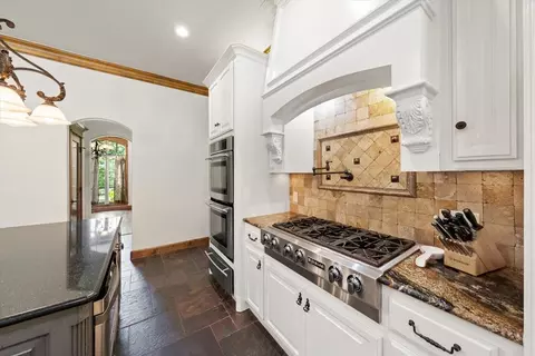Kitchen - 6508 Hackberry Trl, Edmond, OK 73034 photo 3 of 5