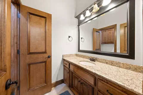 Bath - 6508 Hackberry Trl, Edmond, OK 73034 photo 4 of 10