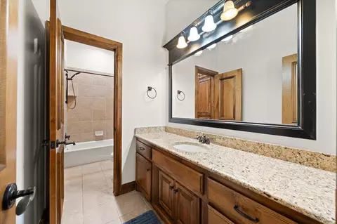 Bath - 6508 Hackberry Trl, Edmond, OK 73034 photo 6 of 10