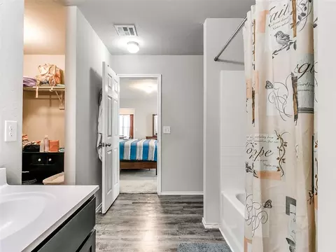 Bath - 5312 Nicole Dr, Tuttle, OK 73089 photo 6 of 7