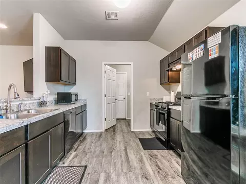 Kitchen - 5312 Nicole Dr, Tuttle, OK 73089 photo 5 of 5