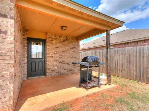 Exterior - 5312 Nicole Dr, Tuttle, OK 73089 photo 3 of 5