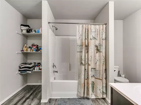 Bath - 5312 Nicole Dr, Tuttle, OK 73089 photo 7 of 7