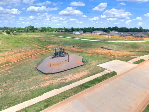 View/Area - 5312 Nicole Dr, Tuttle, OK 73089 photo 4 of 5