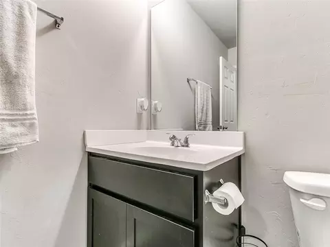 Bath - 5312 Nicole Dr, Tuttle, OK 73089 photo 2 of 7