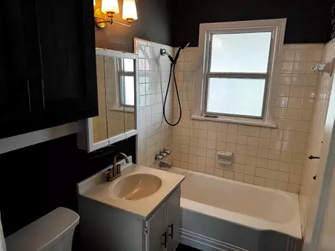 Bath - 111 E Dale St, Norman, OK 73069 photo 4 of 4