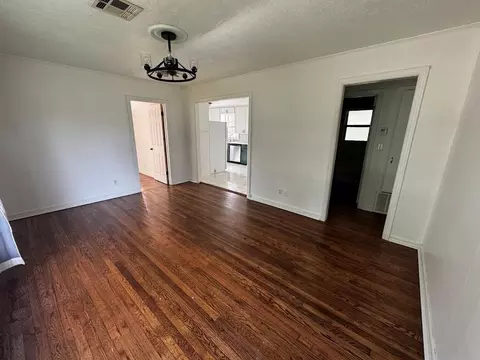 Living - 111 E Dale St, Norman, OK 73069 photo 2 of 3