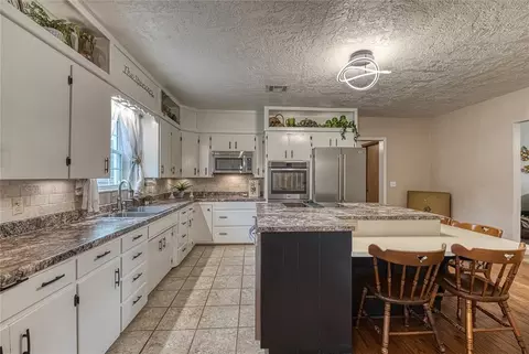 Kitchen - 104 W Union Ave, Corn, OK 73024 photo 4 of 4