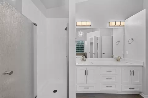 Bath - 4612 Midway Dr, Norman, OK 73072 photo 5 of 7