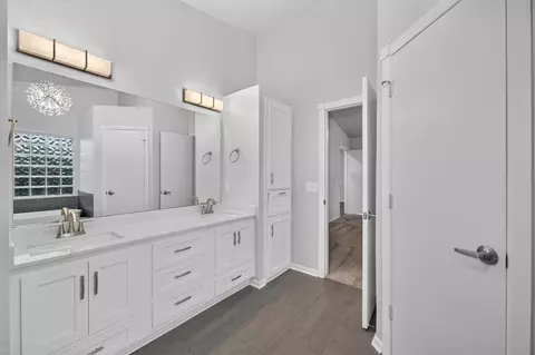 Bath - 4612 Midway Dr, Norman, OK 73072 photo 7 of 7